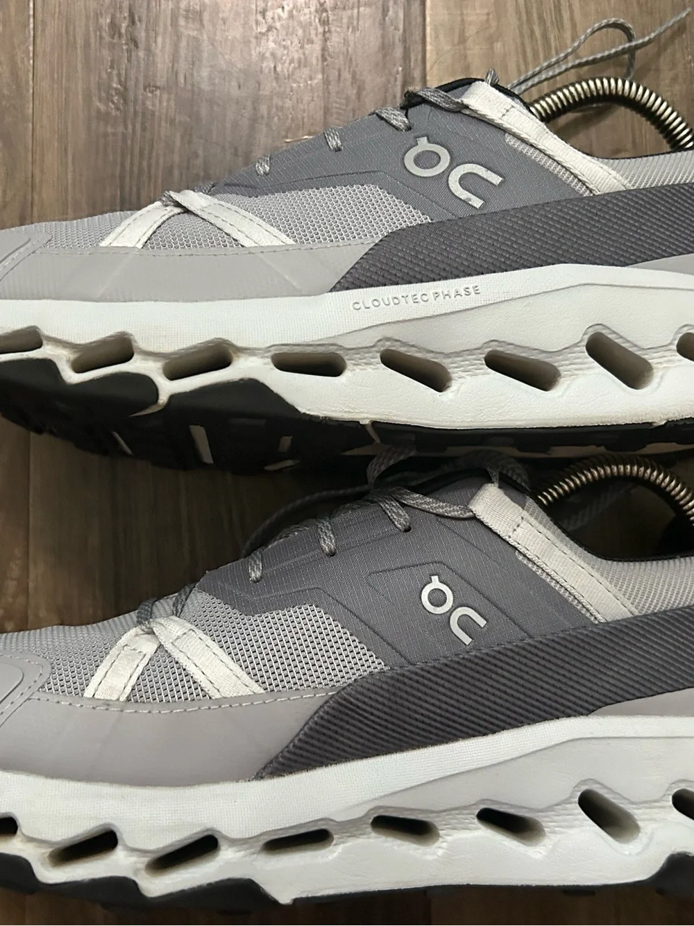 OnCloud Horizon Hiking Shoes In The Alloy/Frost Colorway. Men's Size 9 3ME100423